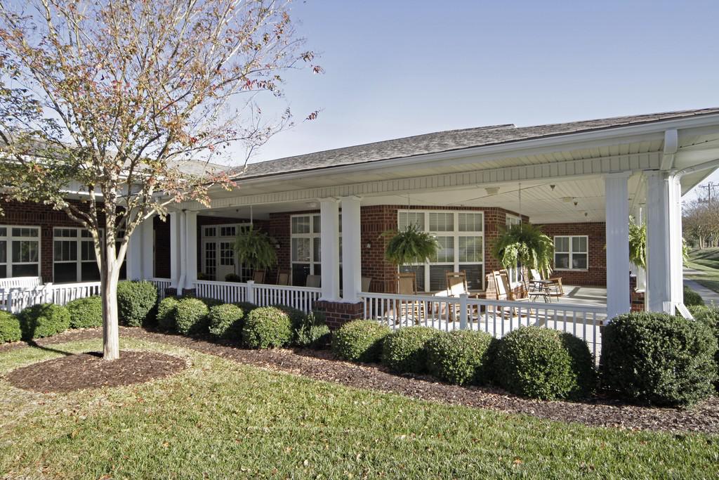 Charlotte square assisted living memory care prices and amenities in